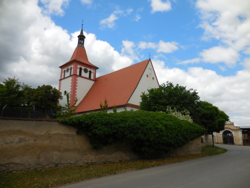 Kostel ve vesnici Oslov